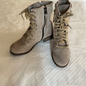 MTNG Women's Tan Lace-Up Boots